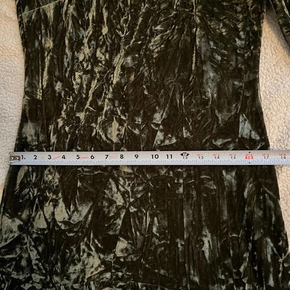 Daniella Faye Modest Green Velvet Long Sleeve Midi Dress Women Size Small - Picture 9 of 14